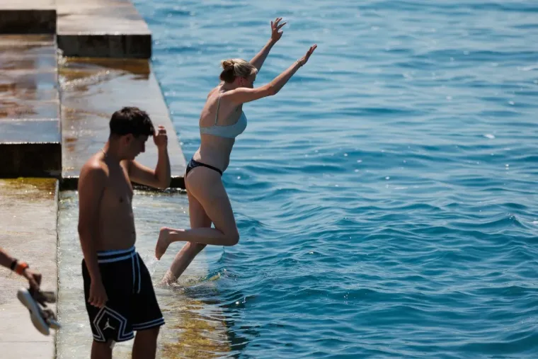 Dok su mnogi šetali, ona je trčala: Baš svi su gledali u ovu atraktivnu sportašicu