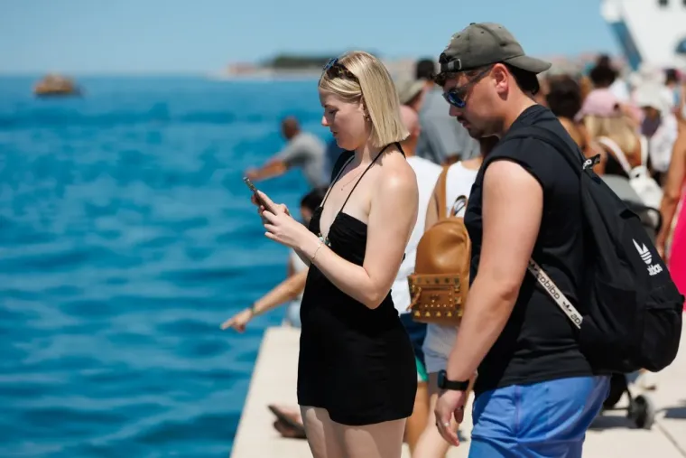 Dok su mnogi &scaron;etali, ona je trčala: Ba&scaron; svi su gledali u ovu atraktivnu sporta&scaron;icu