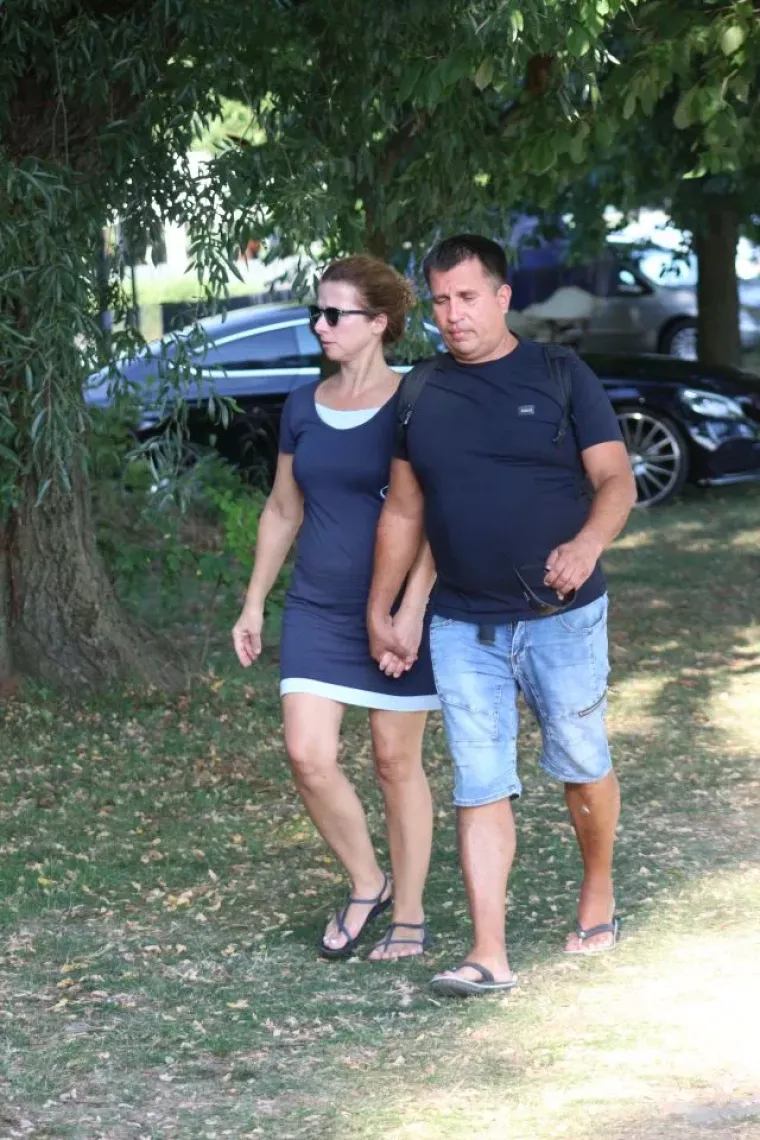 Ona zna kako privući pažnju: Crvenokosa dama ukrala show na Marini Prelog