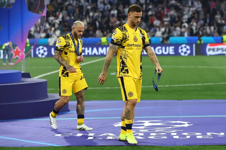 Najplaćeniji igrač u povijesti Zvezde! Stigao je u posebnoj majici, a dočekali ga Delije