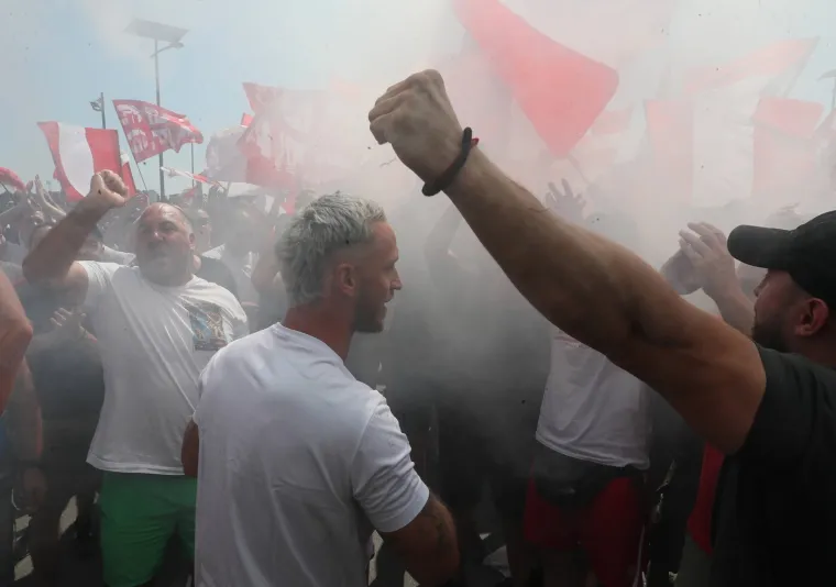 Najplaćeniji igrač u povijesti Zvezde! Stigao je u posebnoj majici, a dočekali ga Delije