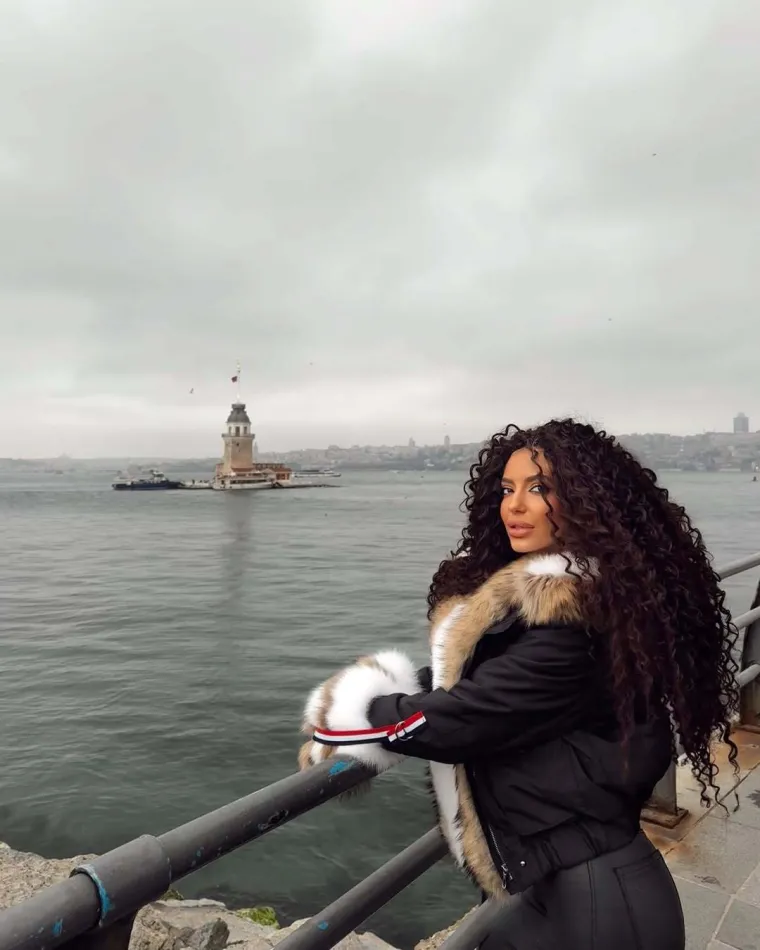 Ekstravagantna influencerica Barbi Afrika: Ona je kraljica ludih kombinacija i provokativnih izdanja