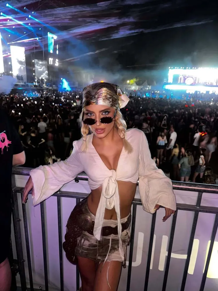 Srpska TikTokerica Barbi Afrika kraljica je ludih kombinacija: Oblinama zaludila regiju