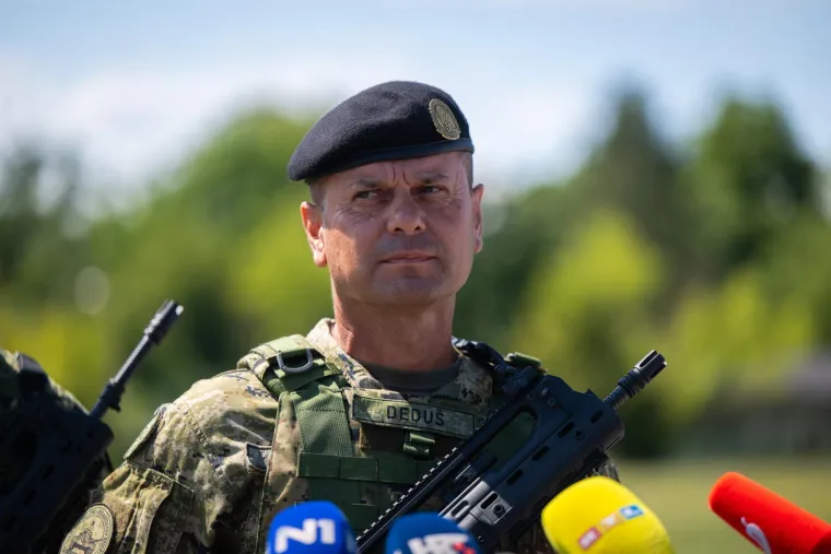 Jesu li Hrvatice s oružjem zasjenile opake dečke? Pogledajte uvježbavanje za mimohod