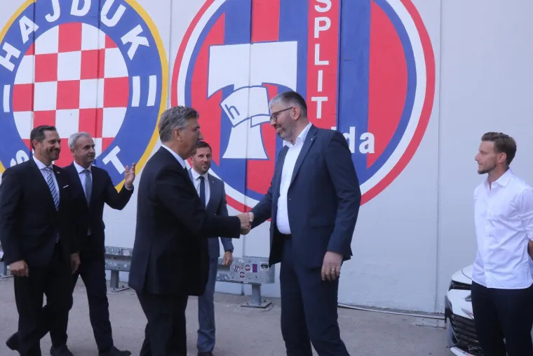 Plenković na Poljudu: Ide li ljepotica u povijest ili stavlja šminku do nove nevere? Izraz lica ne ulijeva nadu