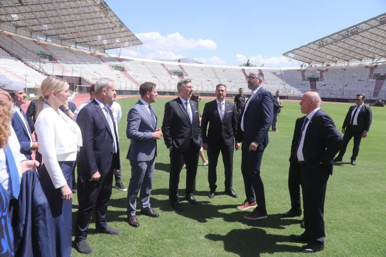 Plenković na Poljudu: Ide li ljepotica u povijest ili stavlja &scaron;minku do nove nevere? Izraz lica ne ulijeva nadu