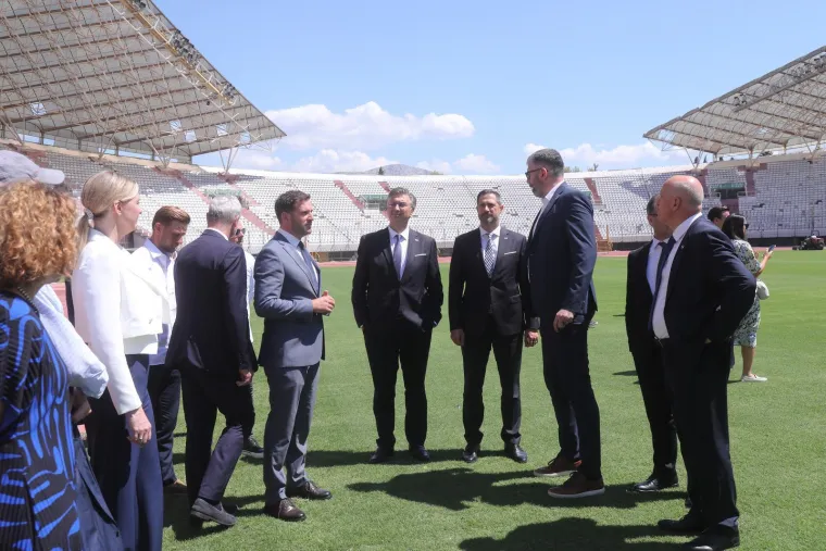 Plenković na Poljudu: Ide li ljepotica u povijest ili stavlja &scaron;minku do nove nevere? Izraz lica ne ulijeva nadu