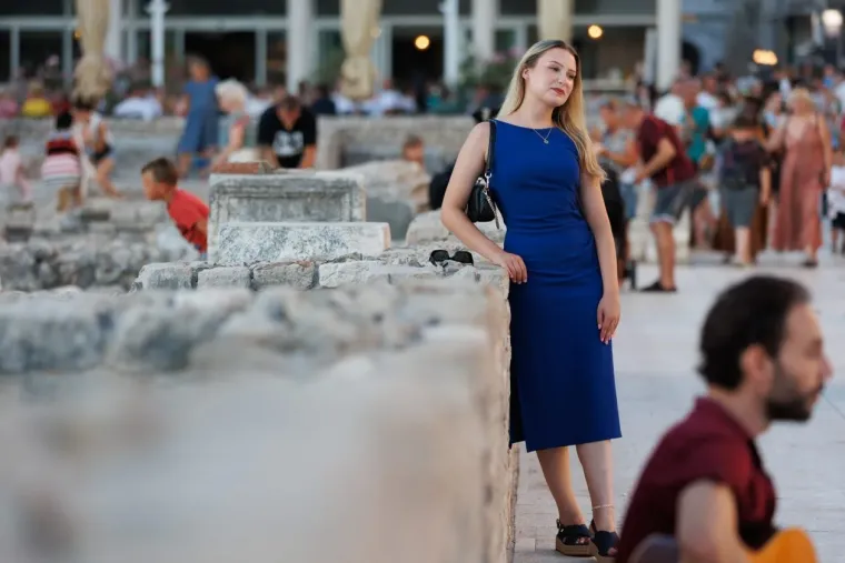 Prolaznici nisu znali kamo gledati: Tri dame u ljetnim kombinacijama zapalile grad