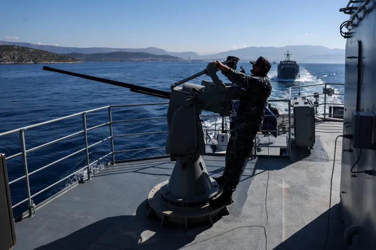 Izgleda brutalno! Pogledajte generalnu probu za mimoplov: Od raketo-topovnjača do vojnih brodica