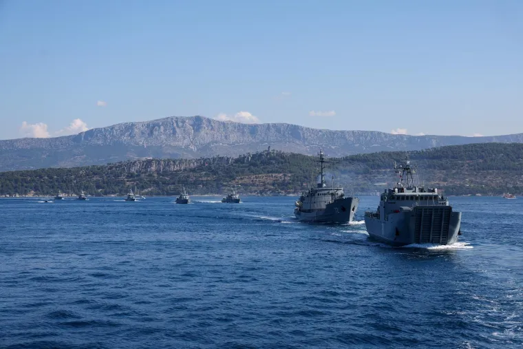 Izgleda brutalno! Pogledajte generalnu probu za mimoplov: Od raketo-topovnjača do vojnih brodica