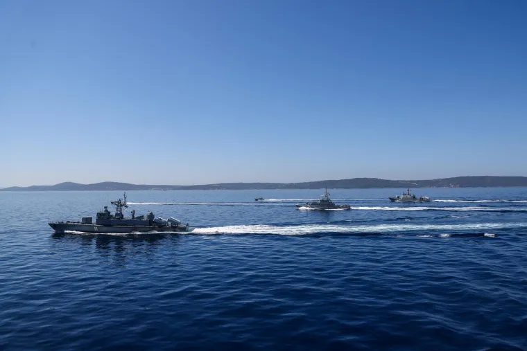 Izgleda brutalno! Pogledajte generalnu probu za mimoplov: Od raketo-topovnjača do vojnih brodica