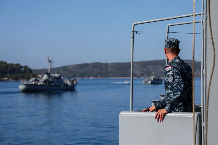 Izgleda brutalno! Pogledajte generalnu probu za mimoplov: Od raketo-topovnjača do vojnih brodica