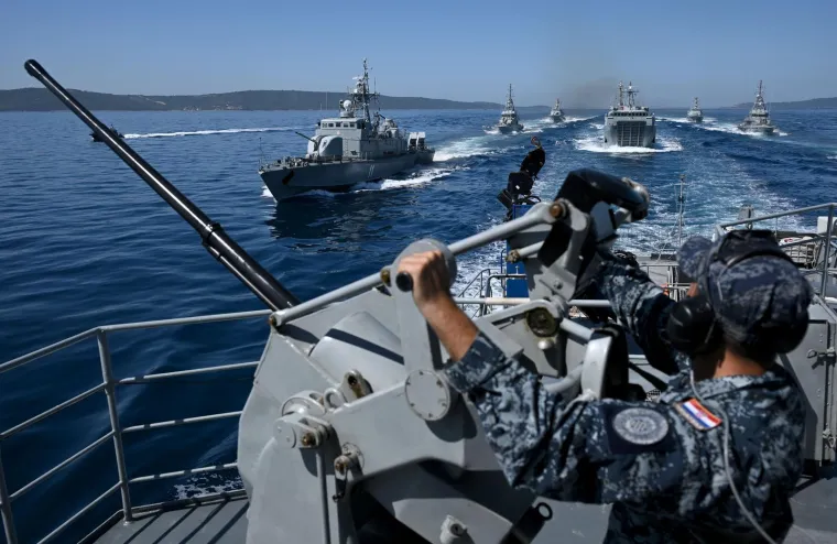 Izgleda brutalno! Pogledajte generalnu probu za mimoplov: Od raketo-topovnjača do vojnih brodica