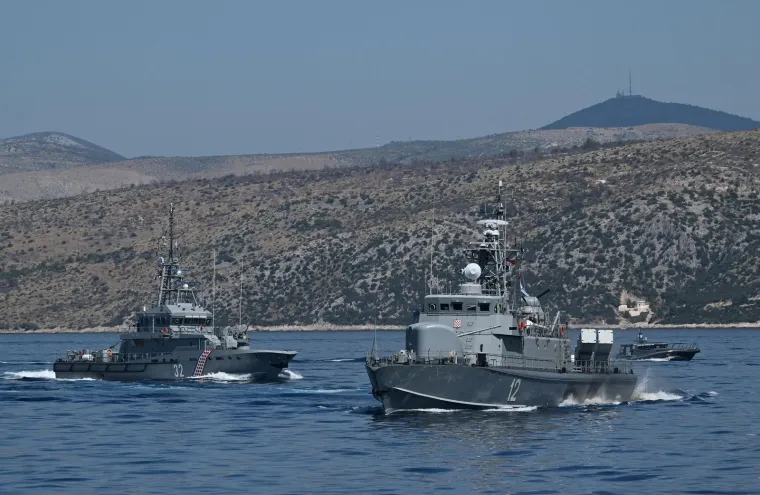 Izgleda brutalno! Pogledajte generalnu probu za mimoplov: Od raketo-topovnjača do vojnih brodica