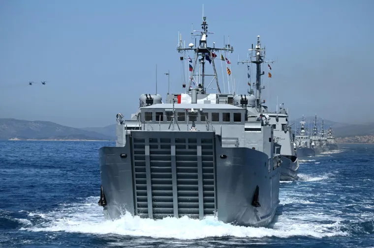 Izgleda brutalno! Pogledajte generalnu probu za mimoplov: Od raketo-topovnjača do vojnih brodica