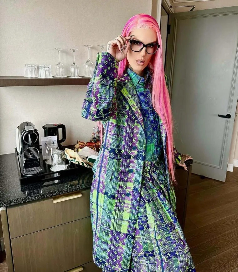 Smatra da su trans ljudi bolesni, a oblači se kao žena: Ovo je Jeffree Star
