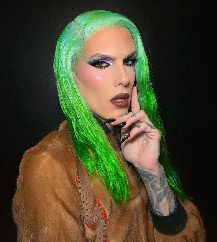 Smatra da su trans ljudi bolesni, a oblači se kao žena: Ovo je Jeffree Star