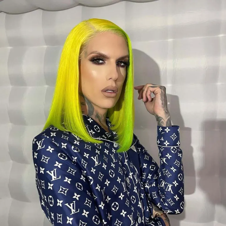 Smatra da su trans ljudi bolesni, a oblači se kao žena: Ovo je Jeffree Star