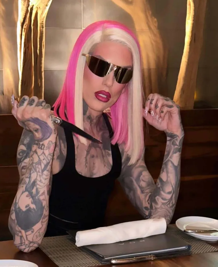 Smatra da su trans ljudi bolesni, a oblači se kao žena: Ovo je Jeffree Star