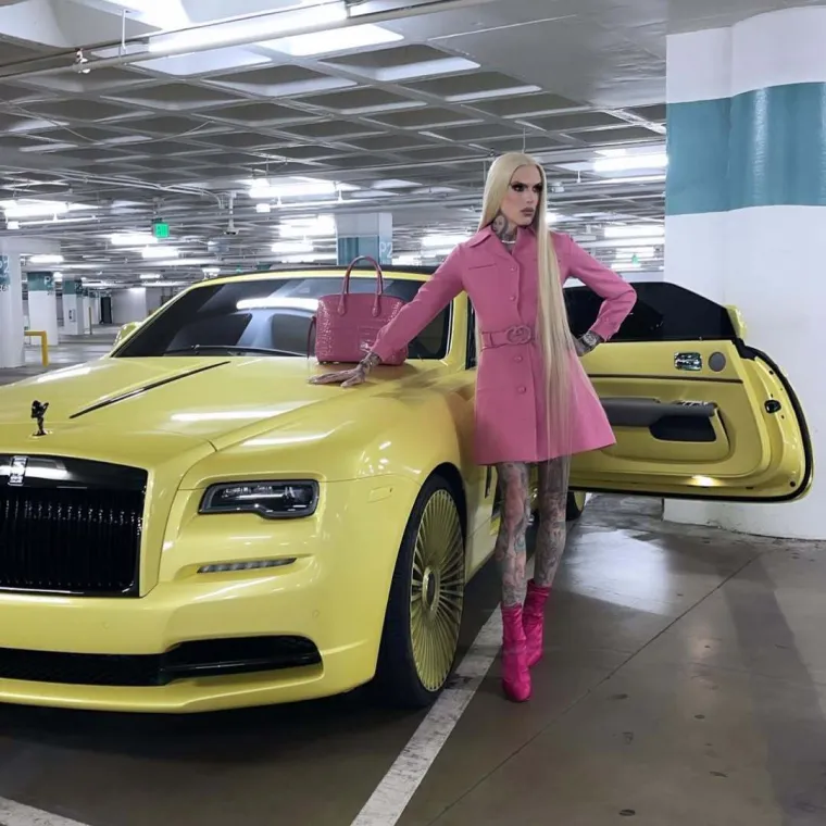 Smatra da su trans ljudi bolesni, a oblači se kao žena: Ovo je Jeffree Star