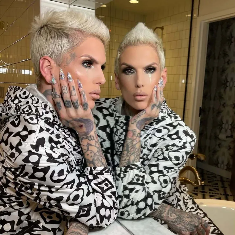 Smatra da su trans ljudi bolesni, a oblači se kao žena: Ovo je Jeffree Star