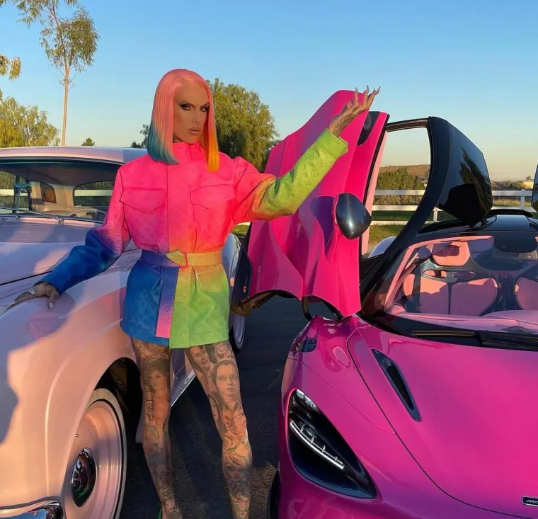 Smatra da su trans ljudi bolesni, a oblači se kao žena: Ovo je Jeffree Star