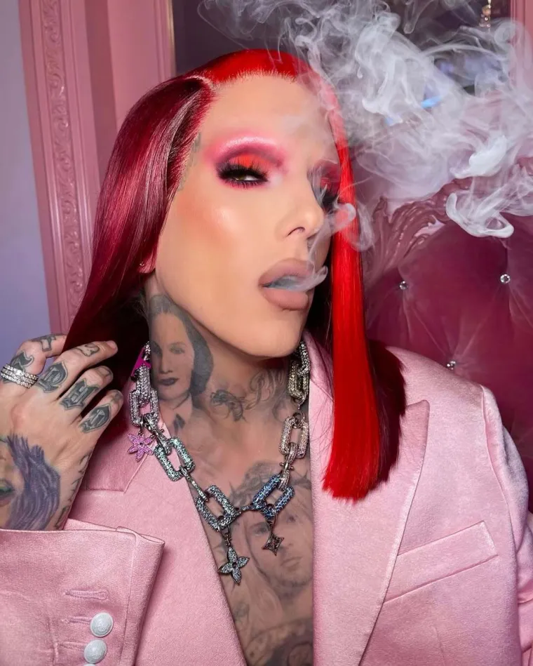 Smatra da su trans ljudi bolesni, a oblači se kao žena: Ovo je Jeffree Star