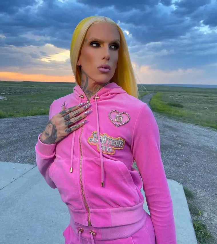 Smatra da su trans ljudi bolesni, a oblači se kao žena: Ovo je Jeffree Star