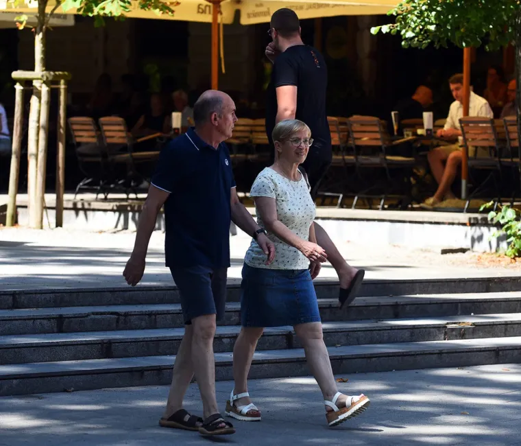 Pogledajte kako izgleda srpanj u Karlovcu: Što se radi, ali i nosi po sunčanom vremenu