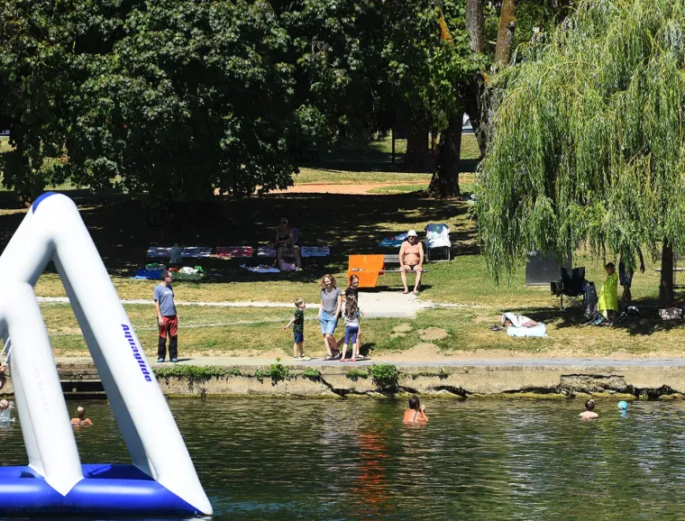 Pogledajte kako izgleda srpanj u Karlovcu: Što se radi, ali i nosi po sunčanom vremenu