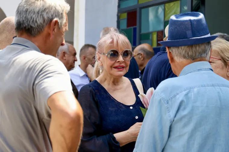 Brojni se oprostili od Josipa Pejakovića na sprovodu u Sarajevu: Među njima i Hanka Paldum
