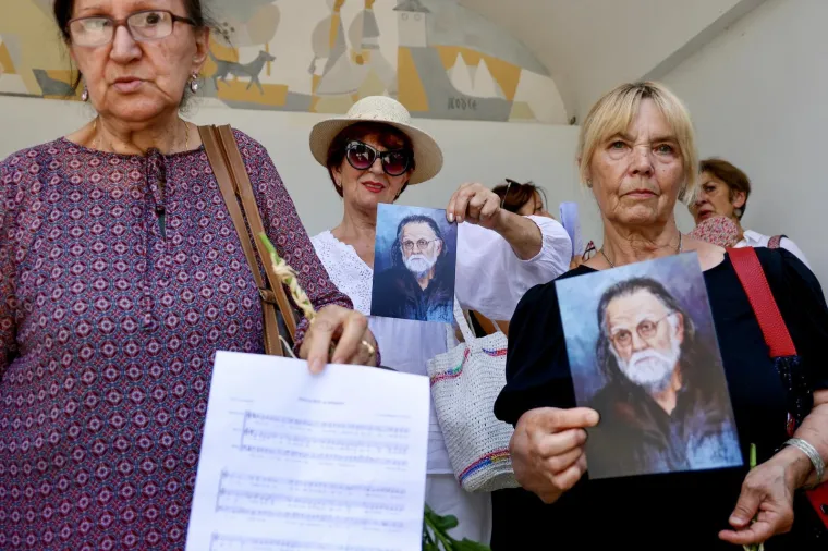 Brojni se oprostili od Josipa Pejakovića na sprovodu u Sarajevu: Među njima i Hanka Paldum