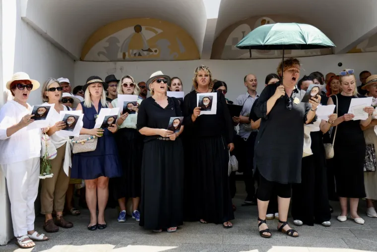 Brojni se oprostili od Josipa Pejakovića na sprovodu u Sarajevu: Među njima i Hanka Paldum