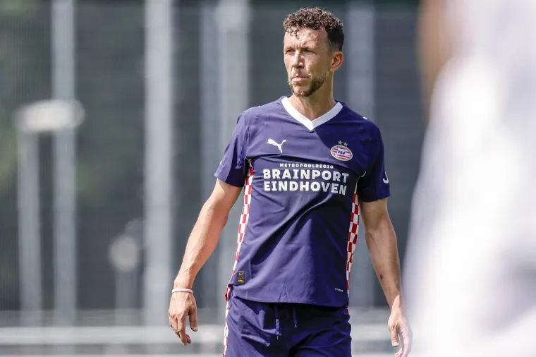 Perišić pokazao trbušnjake i isklesano tijelo, a jednim potezom je oduševio sina srpske legende