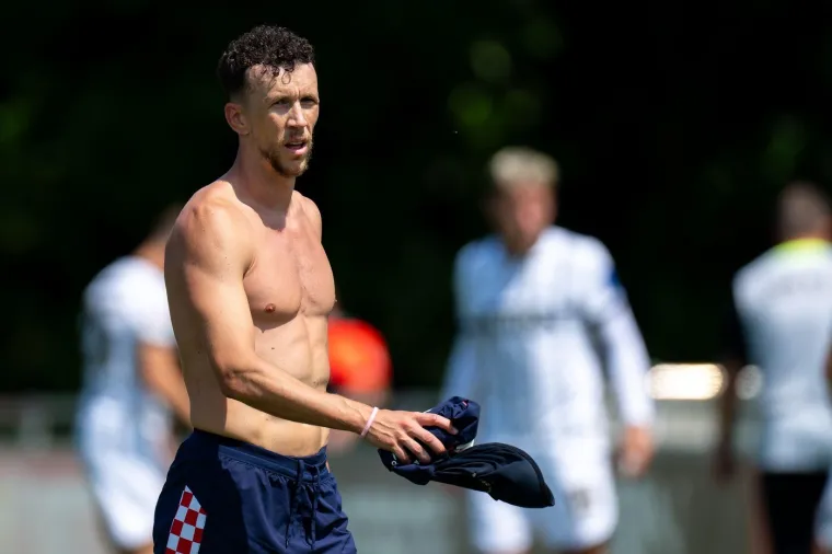 Perišić pokazao trbušnjake i isklesano tijelo, a jednim potezom je oduševio sina srpske legende