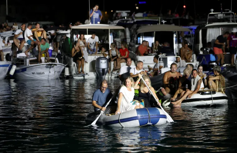 Vela Luka u suzama: Pogledajte pro&scaron;logodi&scaron;nju atmosferu 'Traga u beskraju'