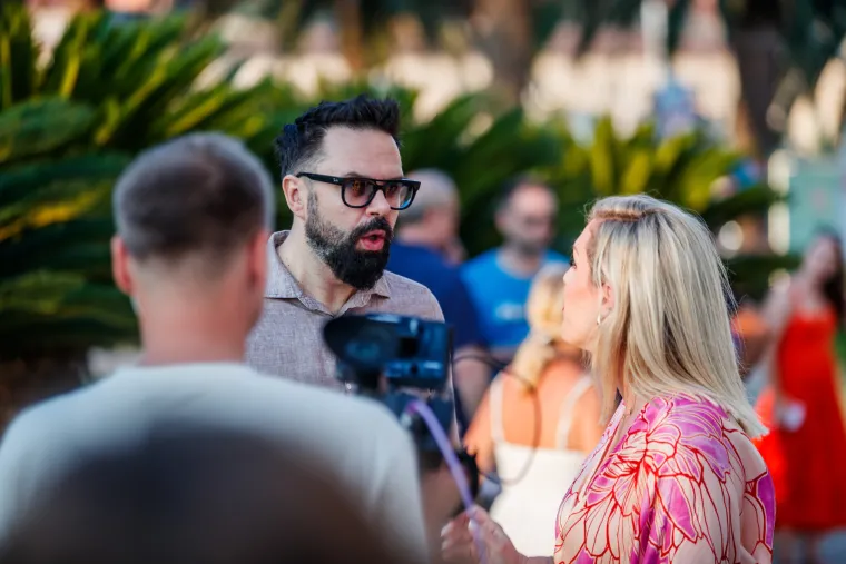 Vela Luka u suzama: Pogledajte pro&scaron;logodi&scaron;nju atmosferu 'Traga u beskraju'