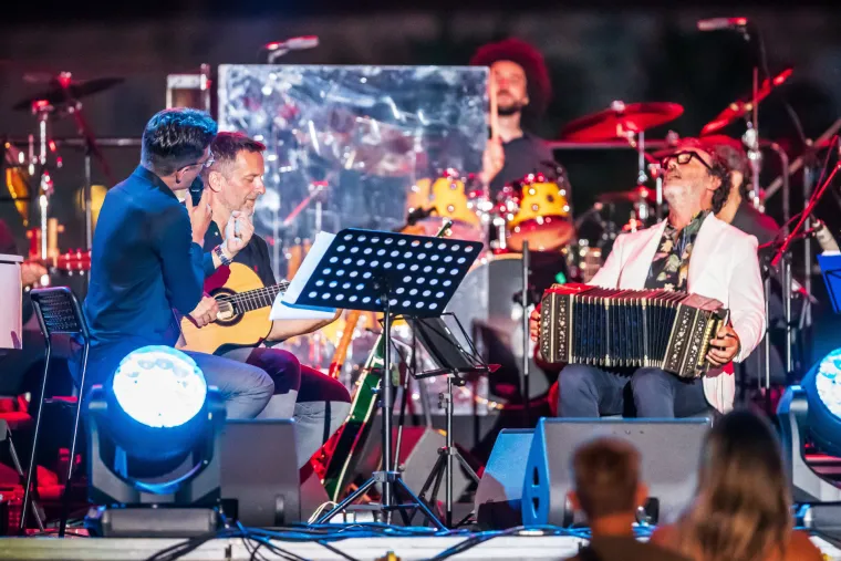 Vela Luka u suzama: Pogledajte pro&scaron;logodi&scaron;nju atmosferu 'Traga u beskraju'