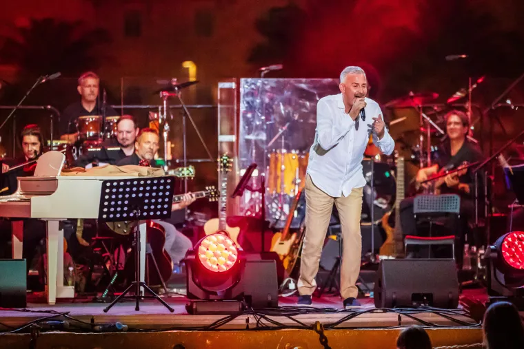 Vela Luka u suzama: Pogledajte prošlogodišnju atmosferu 'Traga u beskraju'