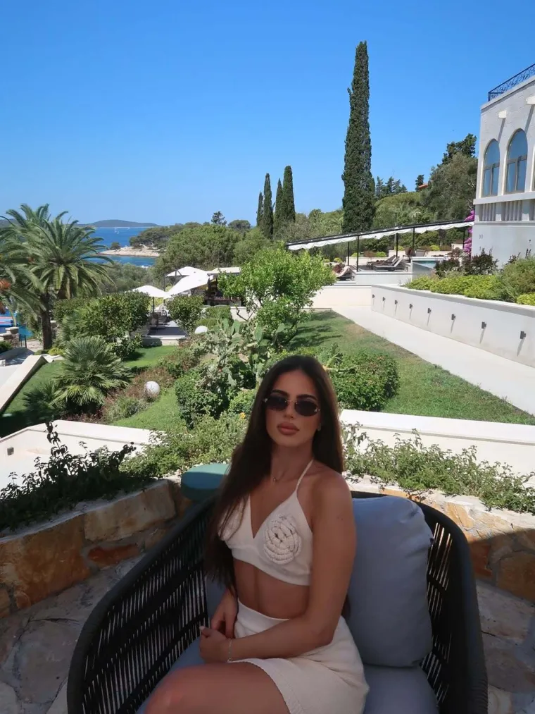 Evo gdje zanosna Jolina kćer uživa ovog ljeta: Objavila pregr&scaron;t fotografija i zaradila more komplimenata