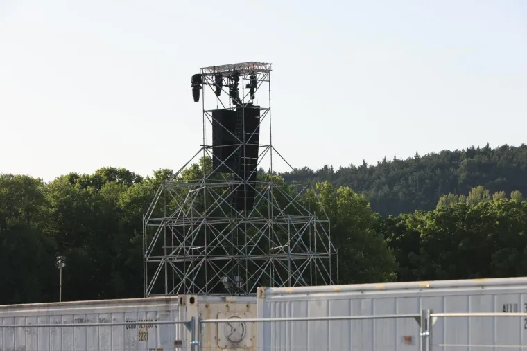 Zavirite na Hipodrom u Sinju: Pripreme za Thompsonov koncert u završnoj fazi