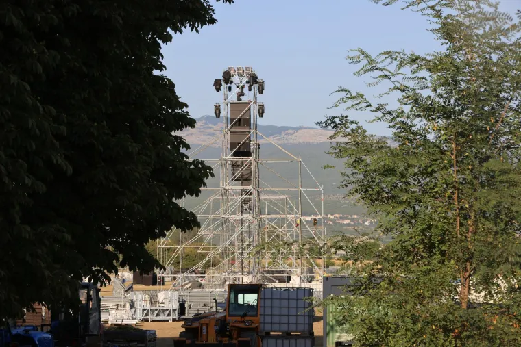 Zavirite na Hipodrom u Sinju: Pripreme za Thompsonov koncert u završnoj fazi