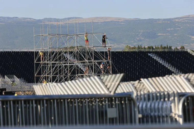 Zavirite na Hipodrom u Sinju: Pripreme za Thompsonov koncert u završnoj fazi