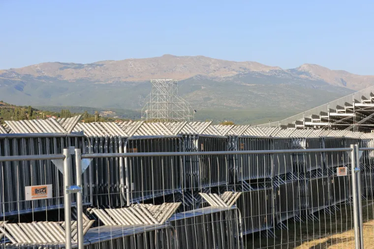 Zavirite na Hipodrom u Sinju: Pripreme za Thompsonov koncert u završnoj fazi