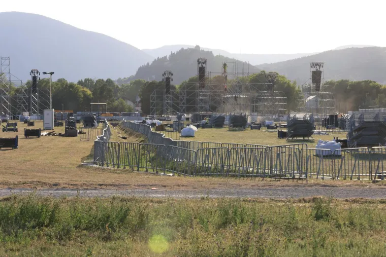 Zavirite na Hipodrom u Sinju: Pripreme za Thompsonov koncert u završnoj fazi