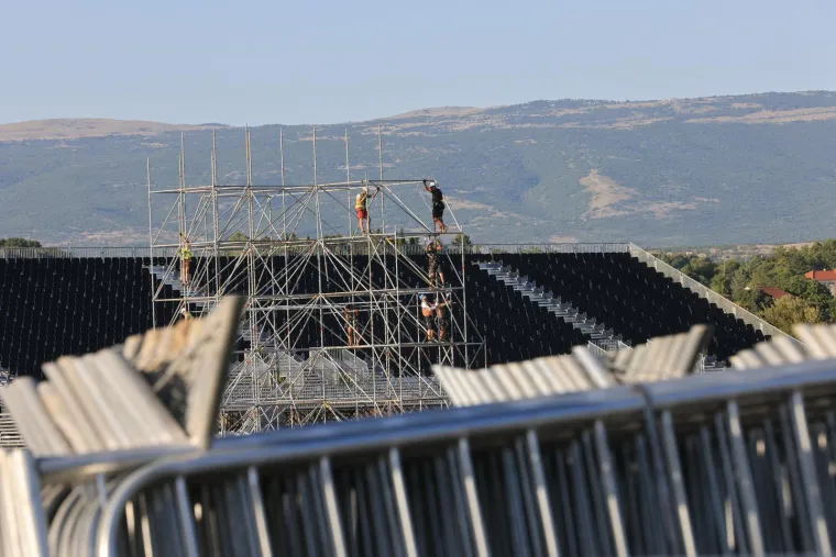 Zavirite na Hipodrom u Sinju: Pripreme za Thompsonov koncert u završnoj fazi