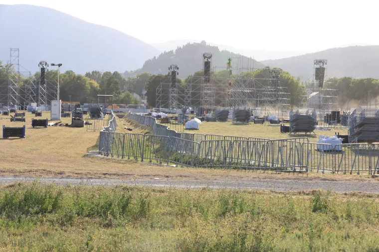 Zavirite na Hipodrom u Sinju: Pripreme za Thompsonov koncert u zavr&scaron;noj fazi