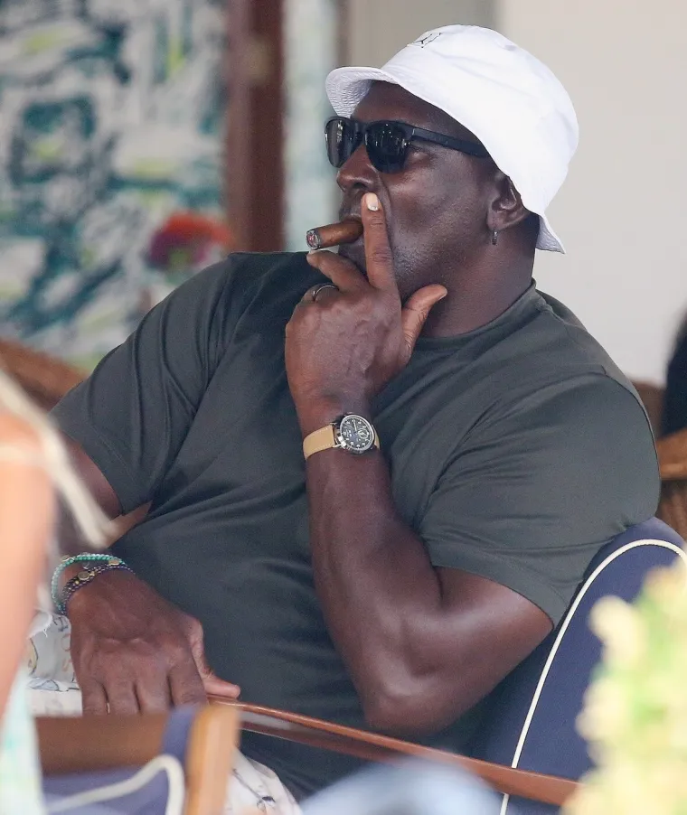 Michael Jordan uživao sa svojim zaštitnim znakom: Bio je sa zanosnom brinetom
