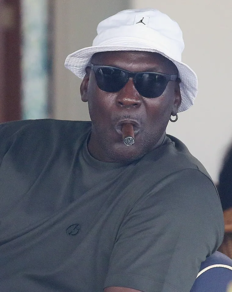 Michael Jordan uživao sa svojim za&scaron;titnim znakom: Bio je sa zanosnom brinetom