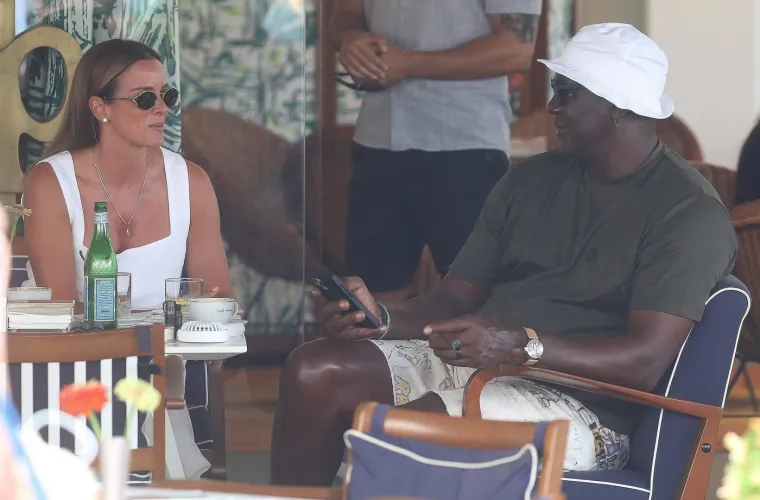 Michael Jordan uživao sa svojim za&scaron;titnim znakom: Bio je sa zanosnom brinetom